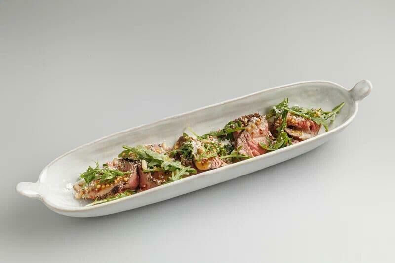 Ростбиф с руколой и кедровыми орешками 