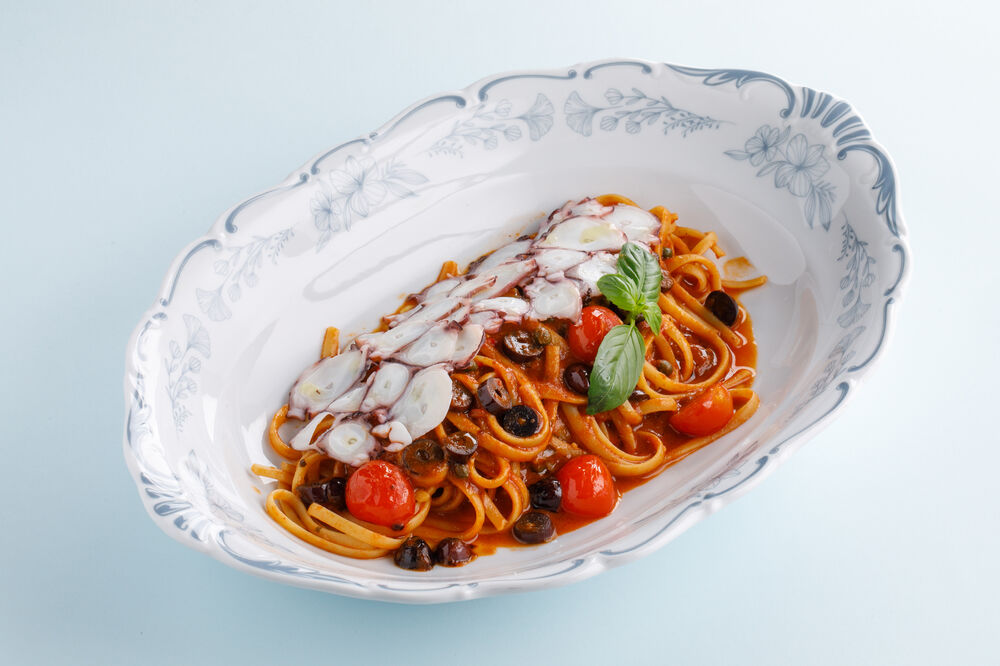 Лингвини с карпаччо из осьминога и кантабрийским анчоусом