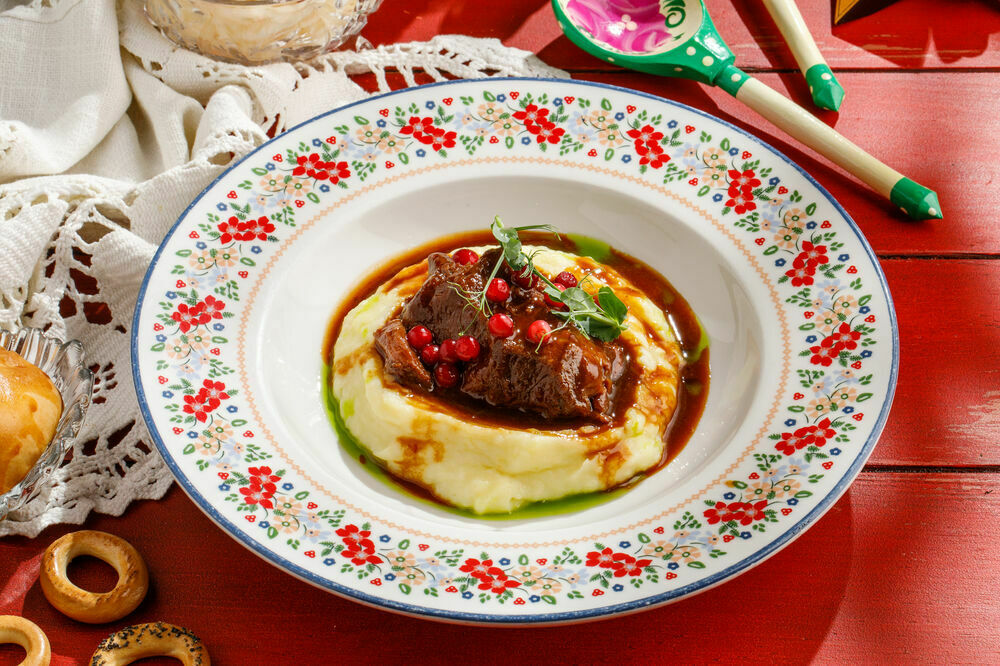 Говяжьи щечки с картофельным пюре