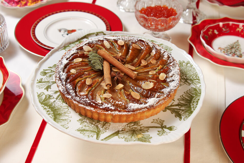 Tart with spicy pear and chocolate almond cream