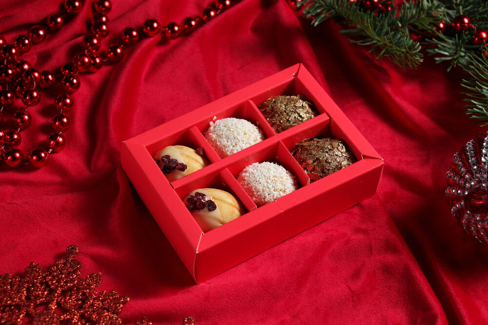 Assorted nuts 6 pieces