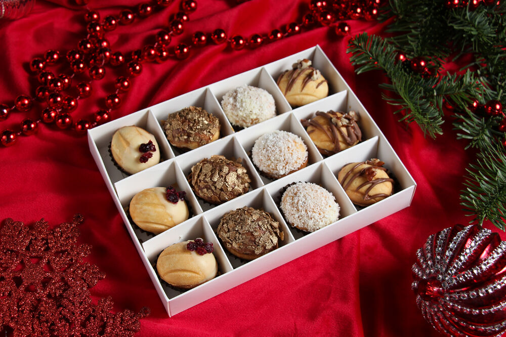 Assorted nuts 12 pieces