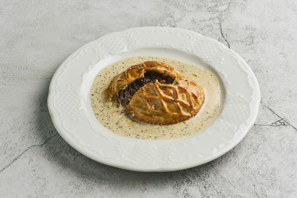Pie with stewed beef, porcini mushrooms and truffle sauce