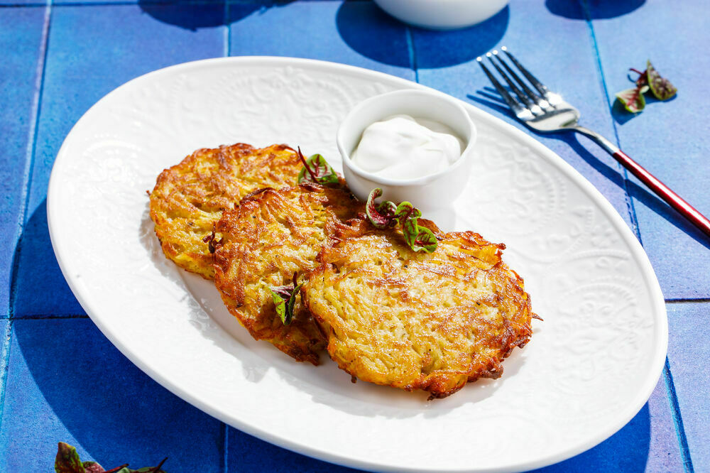  Potato pancakes with sour cream, 2 pieces