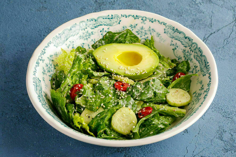  Green salad with avocado