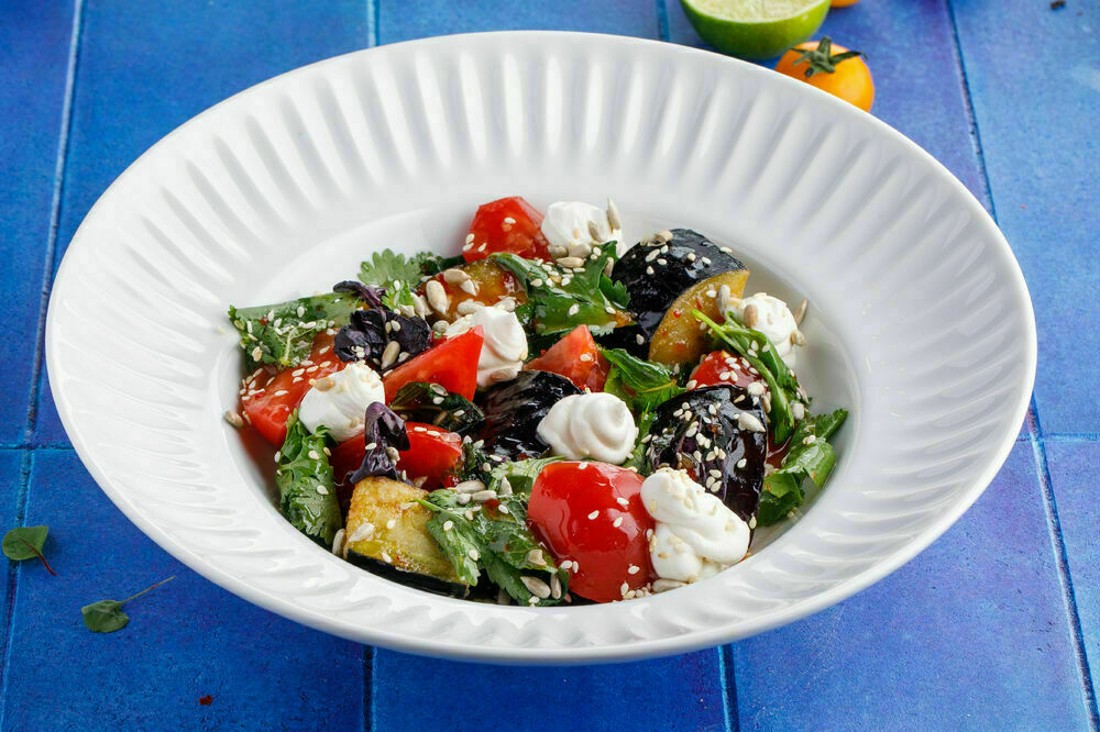 Салат с хрустящими баклажанами 