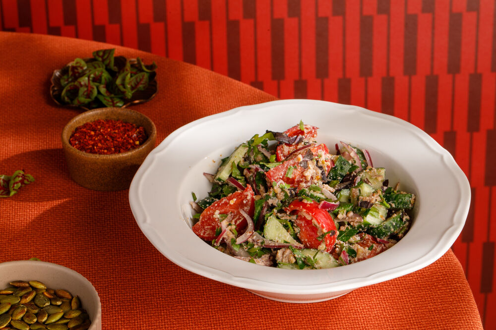 Салат овощной по - грузински с орехами 