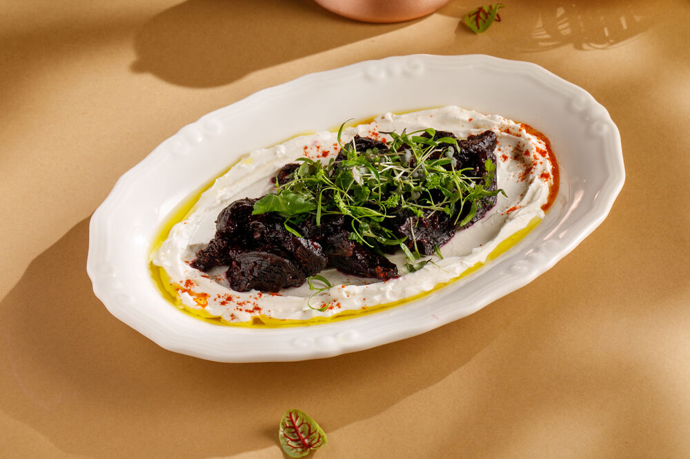 Dried beets with cheese cream