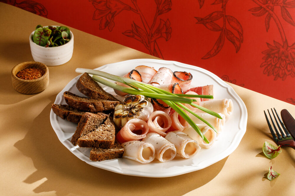 Ассорти сала с чесноком