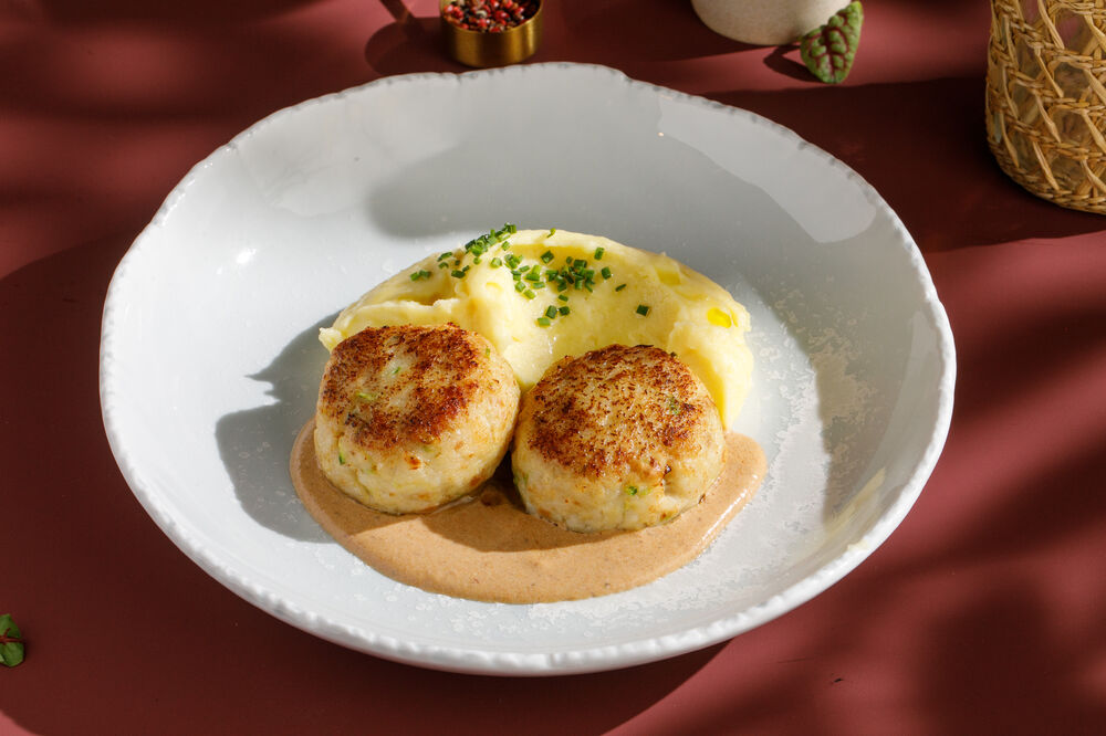 Котлеты из щуки с соусом биск 