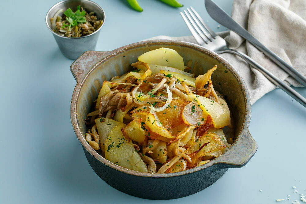 Fried potatoes with oyster mushrooms