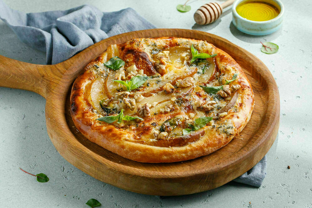  Khachapuri with Gorgonzola and Pear