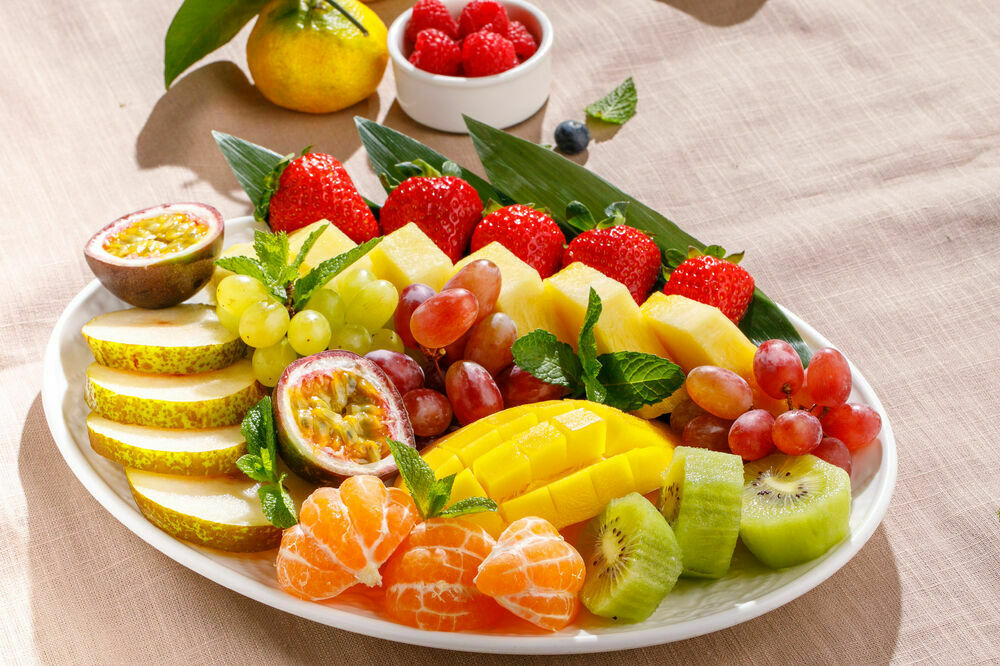 Assorted seasonal fruits 1 kg