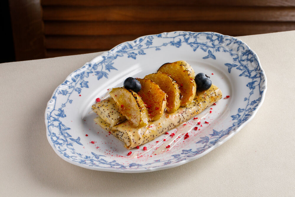 Pancakes with cottage cheese and baked apples