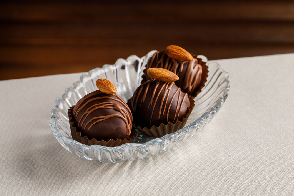 Handmade candies in dark chocolate 3 pcs
