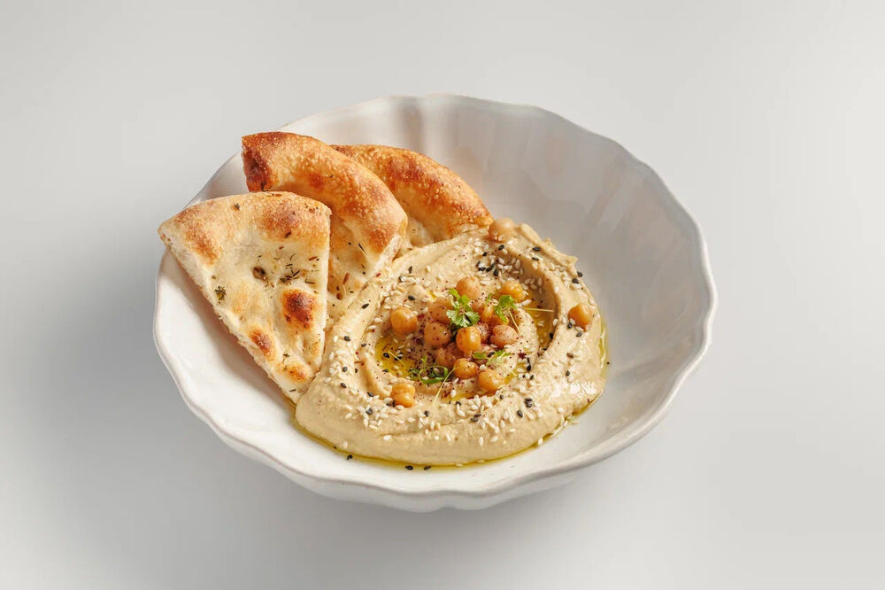 Хумус с пури 