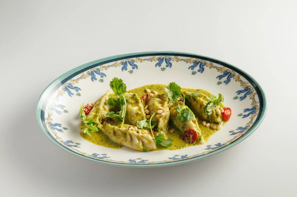 Гюрзе с тремя видами грибов и чатни из кинзы 