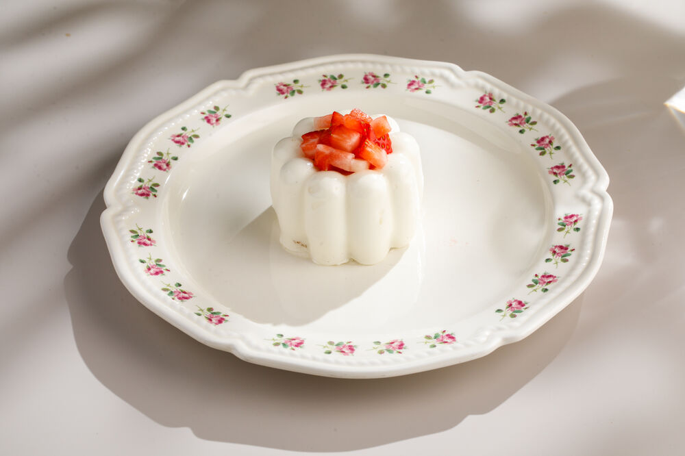 Strawberry mousse dessert