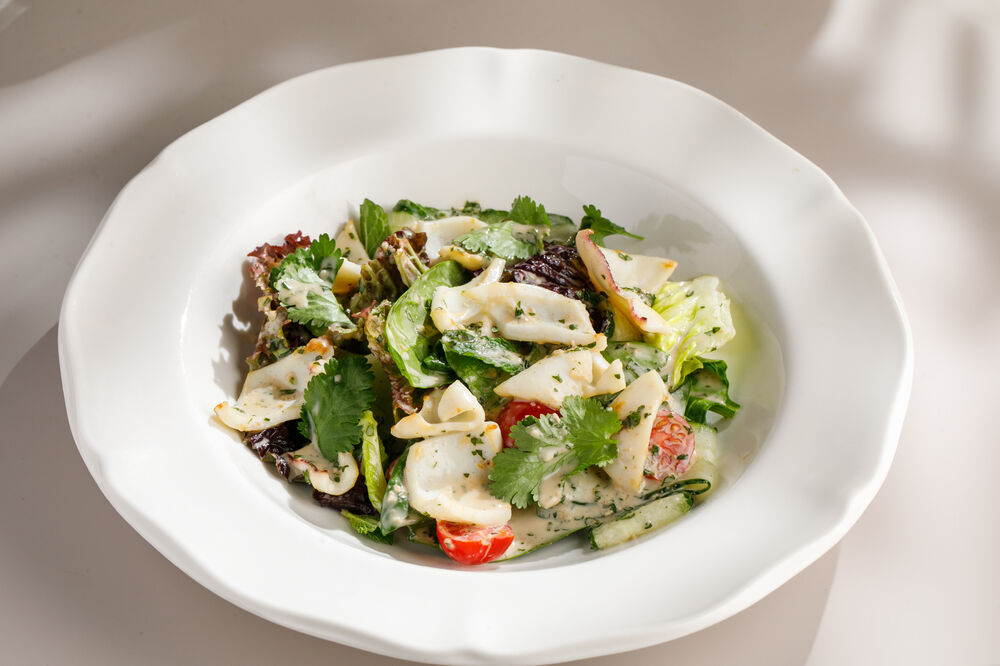 Salad with squid and nut sauce