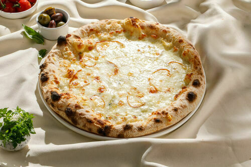 Children's pizza 4 cheese