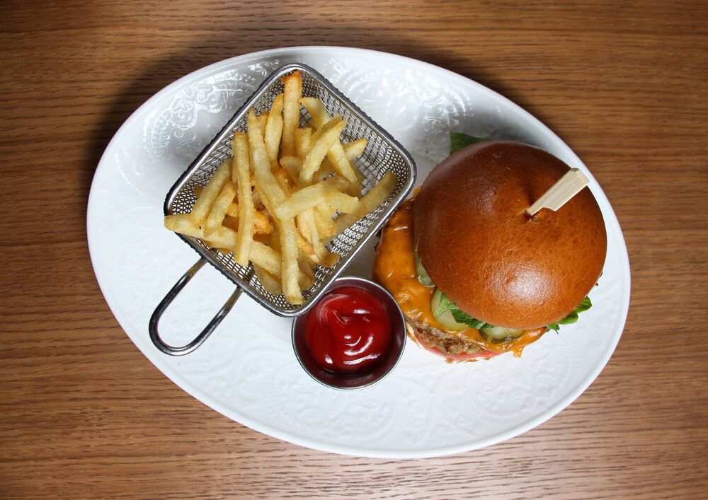 Chickenburger with fries