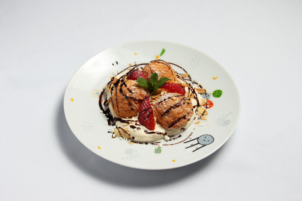 Coconut cookies with custard