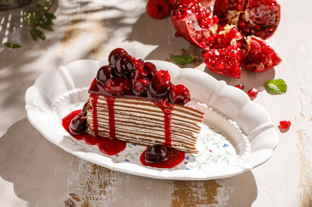 Блинный торт с вишневым конфитюром