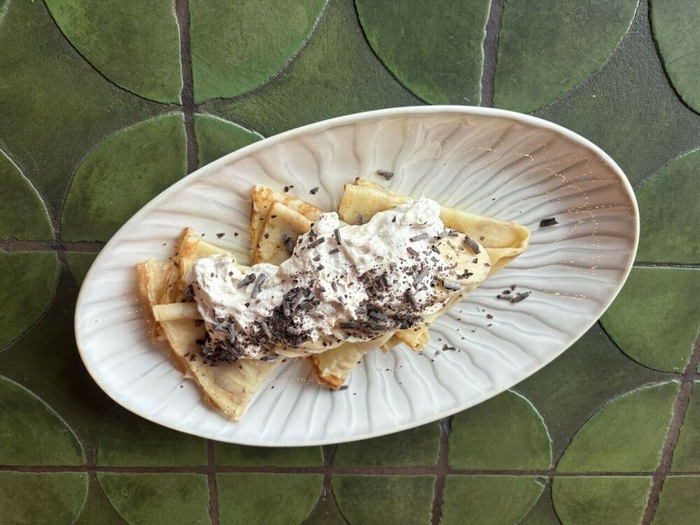 Блины с бананом и кремом из варёного сгущённого молока