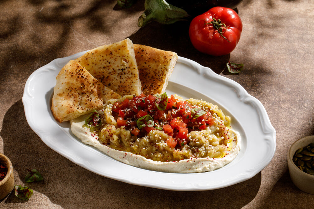 Бабагануш с кремом Тофу , томатной сальсой и пури