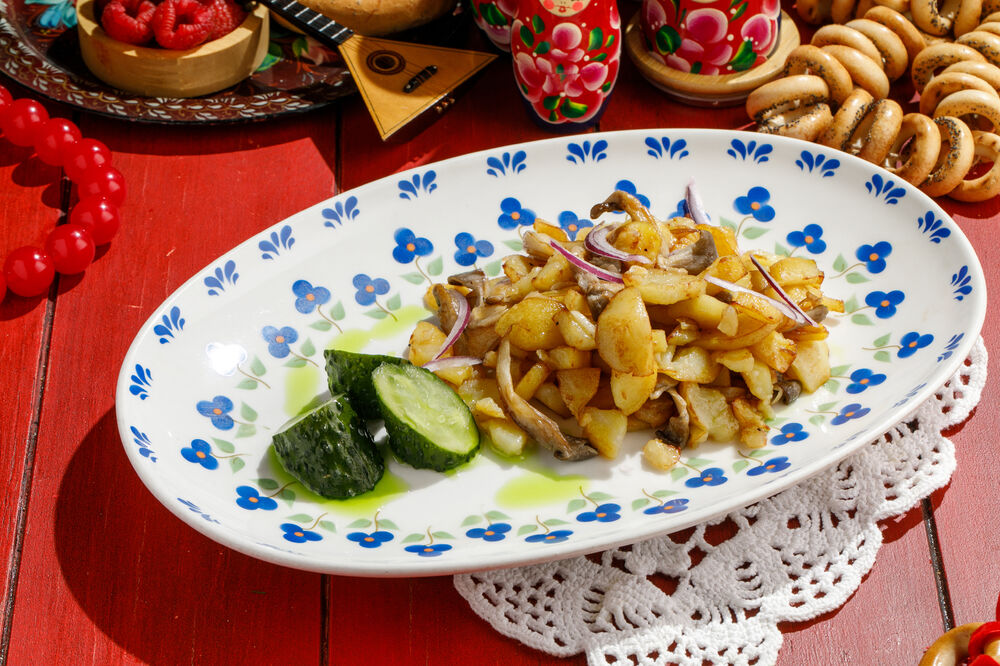 Fried potatoes with oyster mushrooms