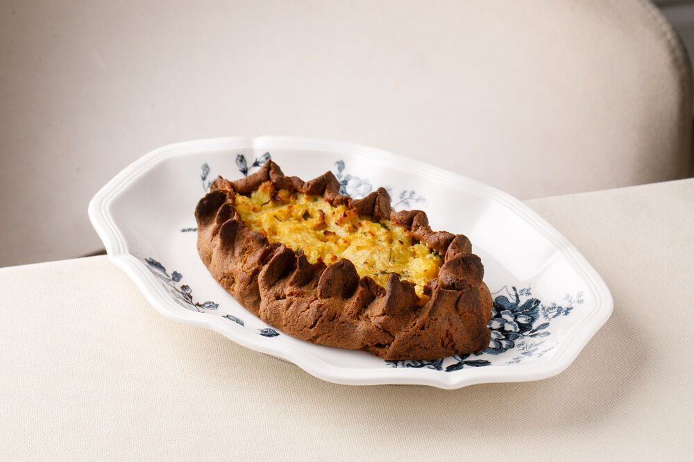 Karelian gate with potatoes