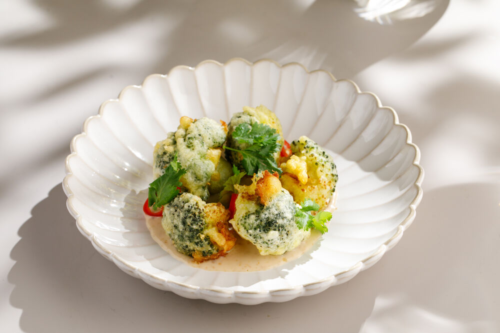  Broccoli fries with peanut sauce