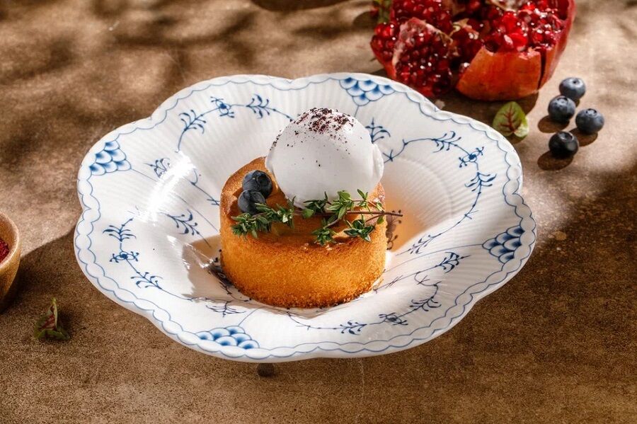 Теплый черничный пирог с кокосовым сорбетом