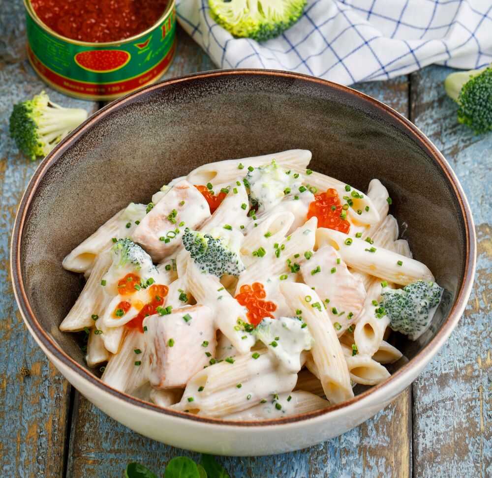 Penne with a smoked salmon and red caviar