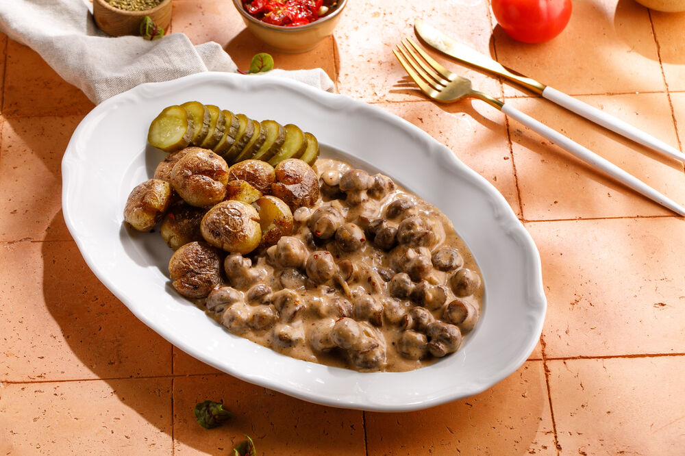 Stroganoff with mushrooms