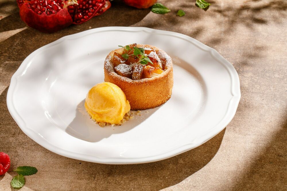 Теплый яблочный пирог