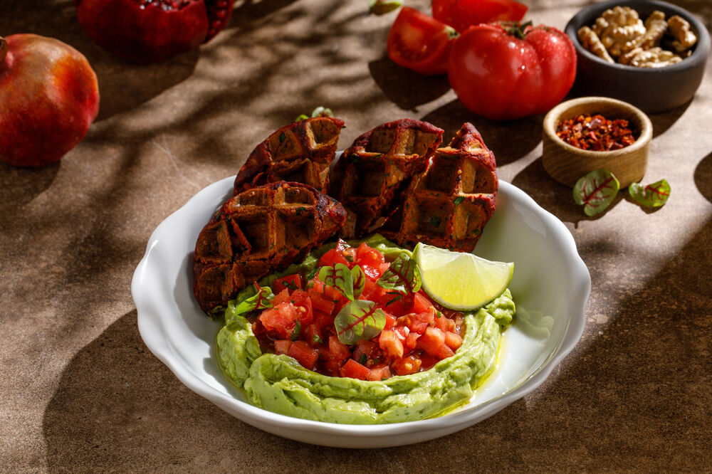 Гуакомоле с томатами и авокадо