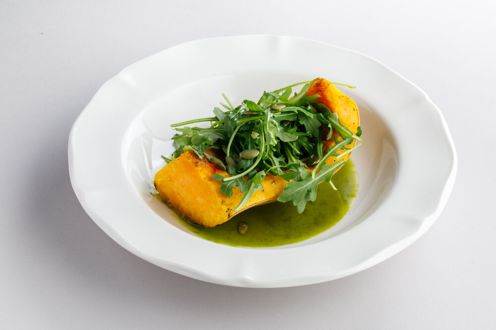 Baked pumpkin with apple curry