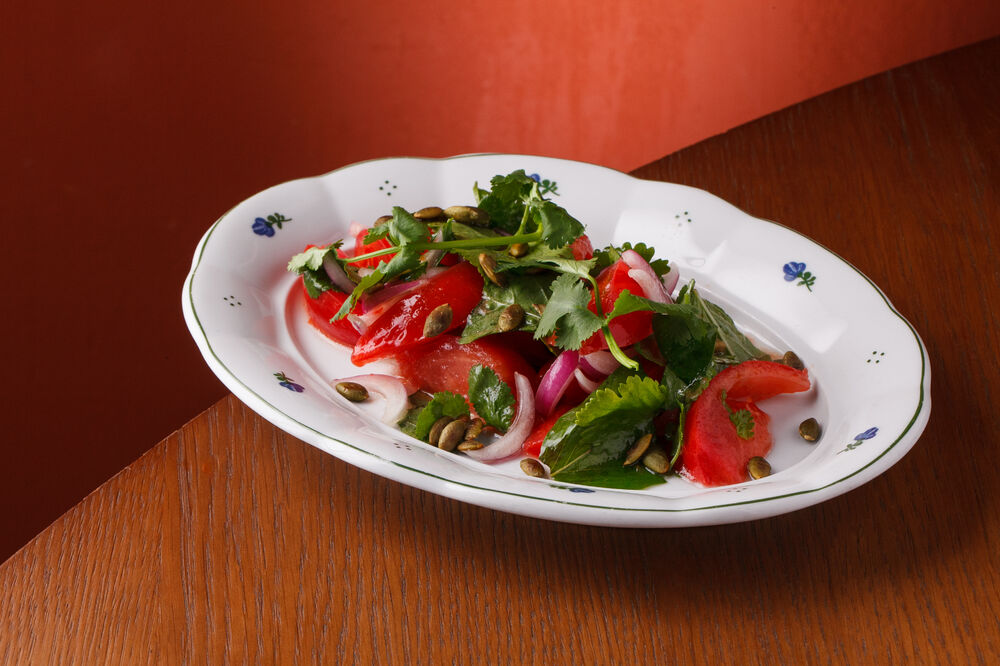 Tomato salad with Yalta onions