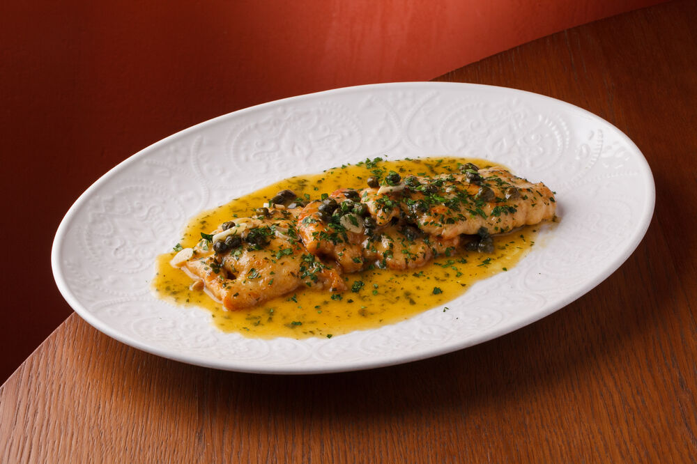 Chicken breast fillet in lemon sauce with capers