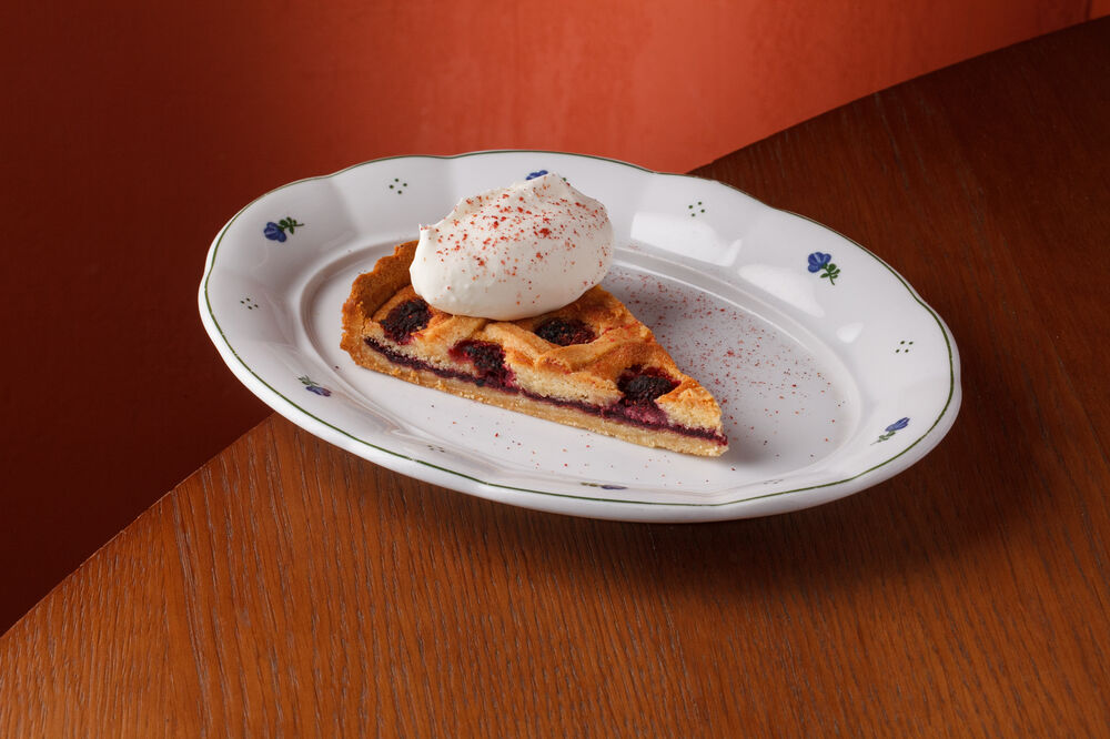 Berry tart with butter cream