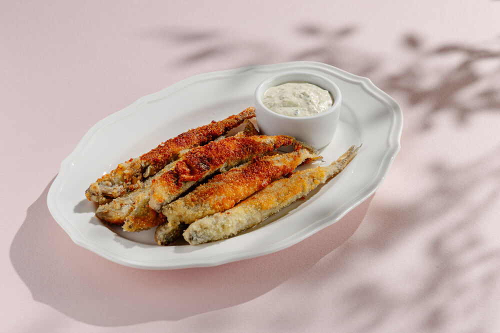 Жареная корюшка с соусом тар-тар 