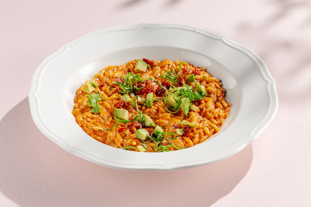 Птитим со сливочным наполи и авокадо 