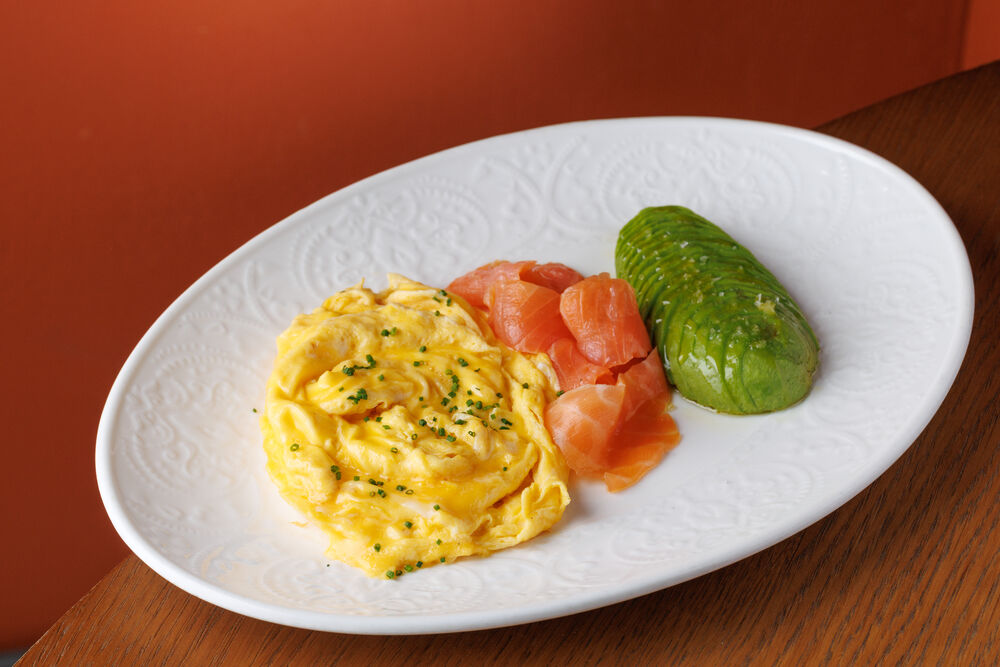 Omelette with salmon and avocado