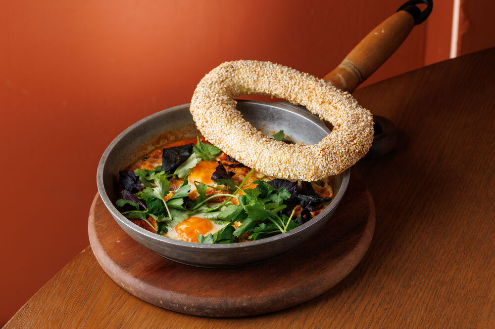 Shakshuka with kouluri