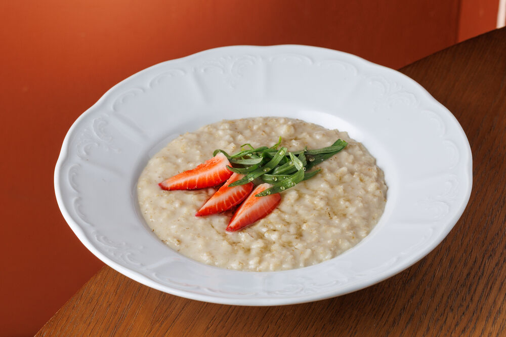 Oatmeal with coconut milk and strawberries