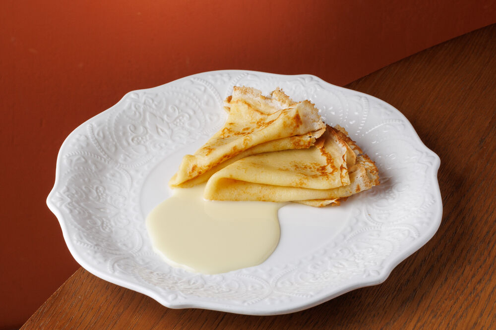 Pancakes with condensed milk