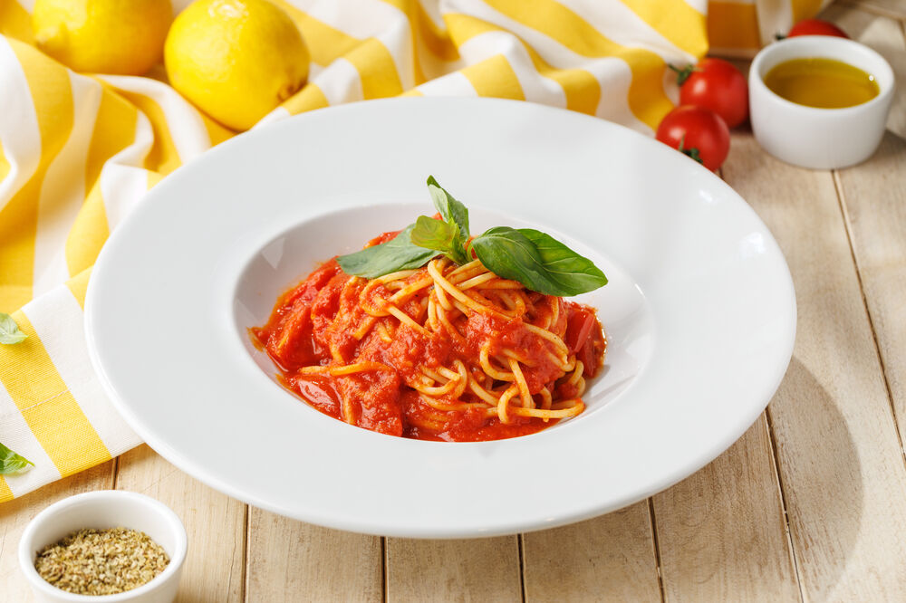 Спагетти с томатами черри 