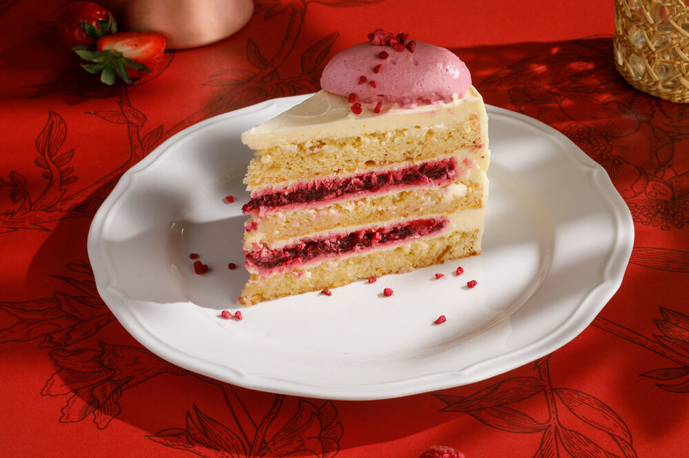 Almond & raspberry cake 