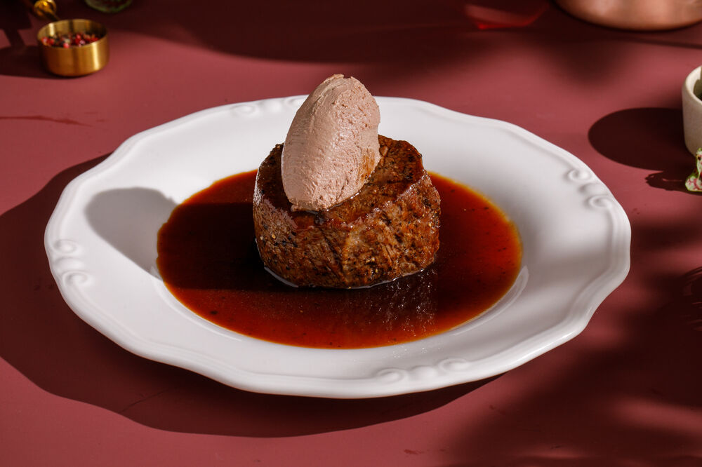 Filet mignon with chicken pate and port sauce